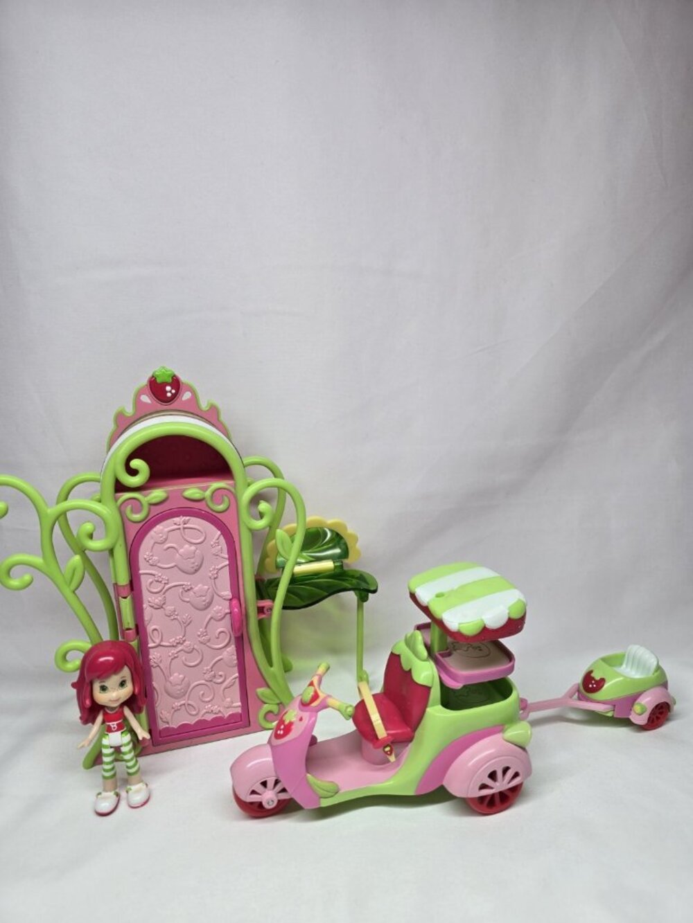 Strawberry Shortcake Doll with Scooter Bike Food Cart And Wardrobe